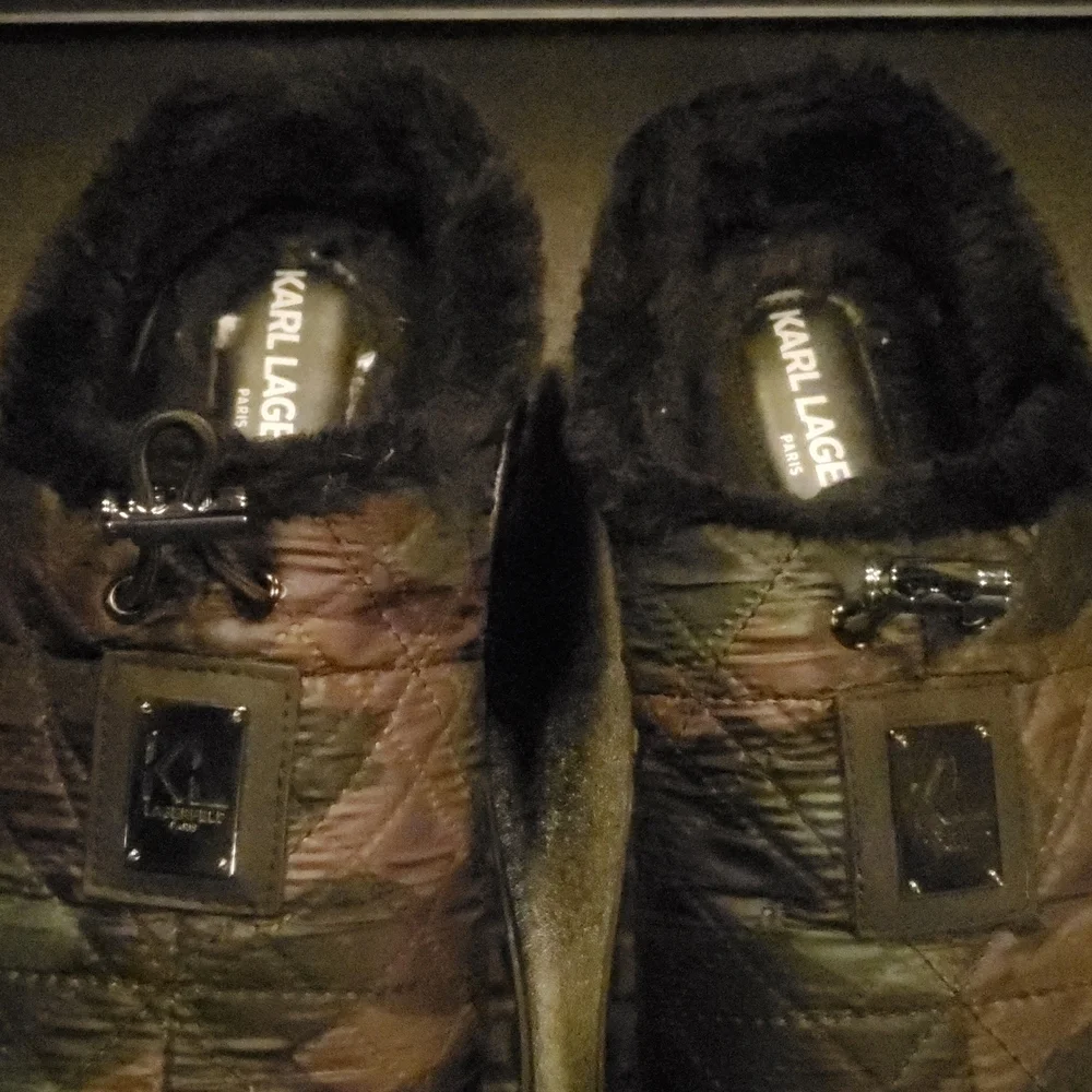 Karl Lagerfeld Camo Faux Fur Slippers     Size 13 - Picture 2 of 7
